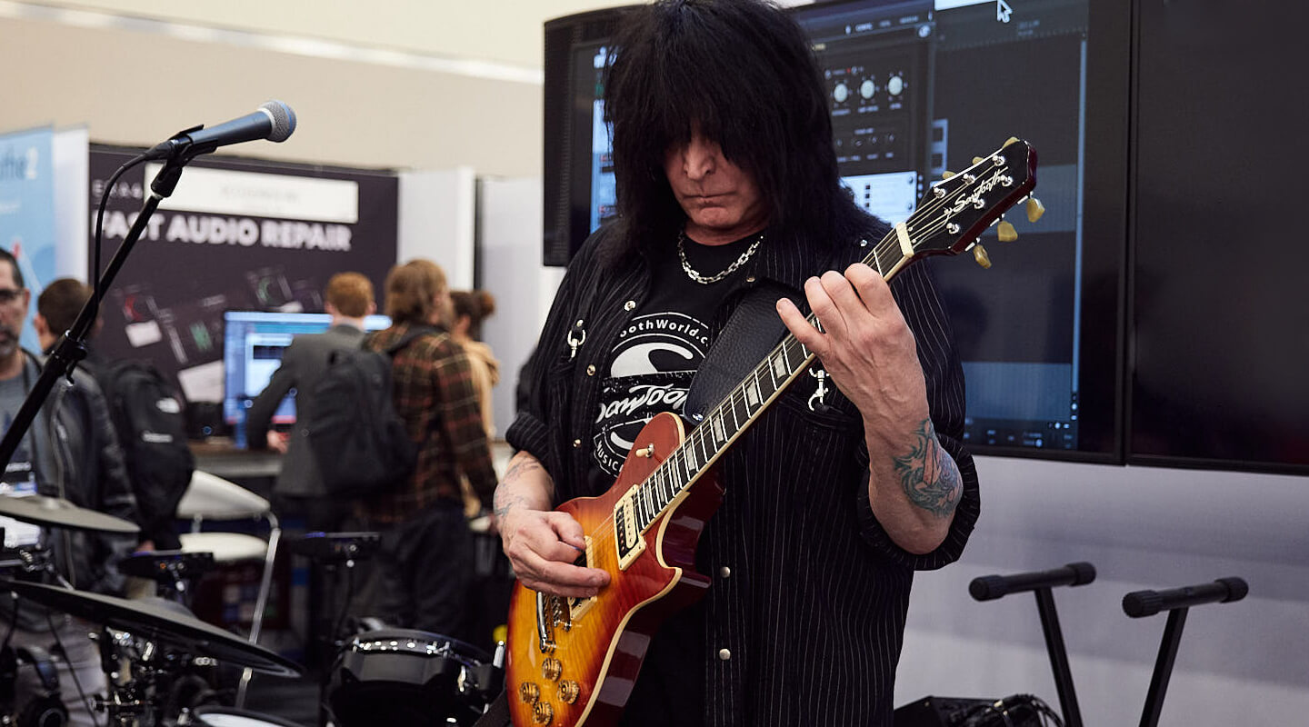Michael Angelo Batio - A player this fast needs low latency